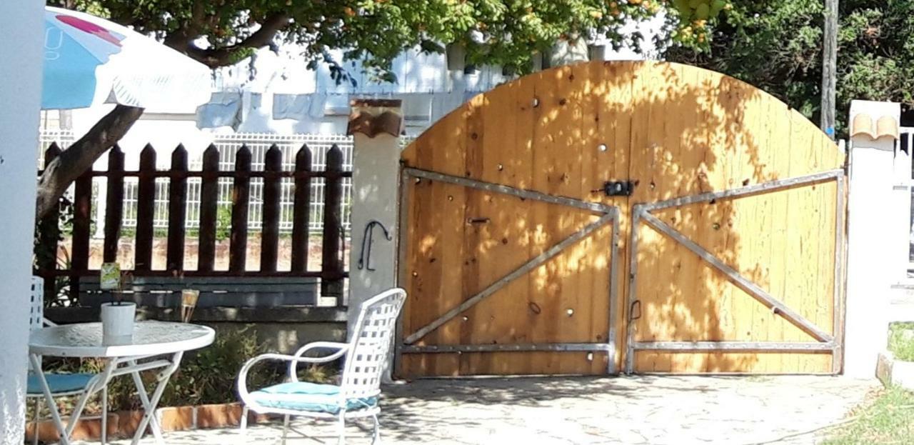Bed and Breakfast Le Flamant Rose Salin-de-Giraud Exterior foto